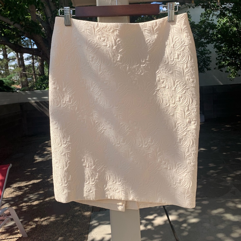 Vintage Anne Klein embossed pencil skirt vanilla color size 4